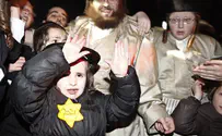 Желтые звезды Давида на площади Кикар-Шабат