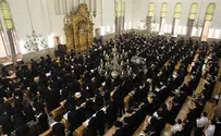 הבחורים נפשו, החנוכיות היקרות נגנבו 