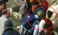 איפה תמונת השוטר הנוגח בקסדתו ילד מתנחל?