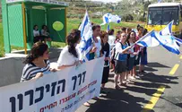 יוני קמפינסקי הבנות למדו על ההרוגים במקומות הרצח