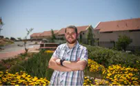 Meretz to Tour Beit El to Demand Destruction