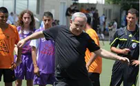 רגלו השמאלית של נתניהו גובסה
