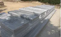 "עומד מול הקברים ומסרב להאמין"