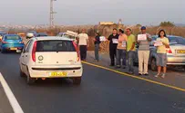 חבריו של ההרוג הפגינו מול הפרצות בגדר