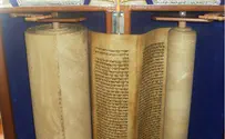 ניסן שריפי Дерзкое похищение свитка Торы из синагоги хасидов Эрлау