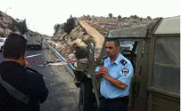 מחוז ש"י Палестинский автомобиль въехал в группу солдат