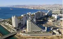פלאש 90 Эйлат: киоскам, лоткам и лавкам не место на набережной