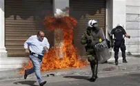 Neo-Nazi Greek MPs Attack Immigrants in Central Athens