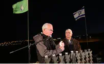 "בחנוכה הבא נדליק נרות חנוכה מול השופלים"