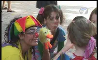INN TV Israeli Medical Clown Brings Joy to Nepalese Children