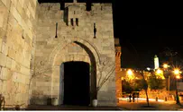Shas Furious over Christmas Tree at Jaffa Gate