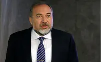 ליברמן נחקר באזהרה   