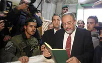 Flash 90 Lieberman 'Defiled' Cave of Patriarchs, Claims Hamas