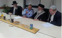 מאיימים על עובדי מחלקת הכשרות. המשטרה מתערבת