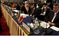 Ahmadinejad Makes Historic Visit to Cairo 