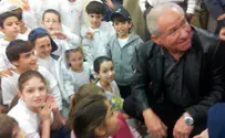 השר והאלוף ביקרו את הילדים במקלטים ברעננה