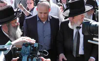 בנט מסייר בישיבות החרדיות