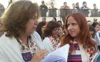 Meital Uri 'Armed with Tallits,' MKs Join Kotel Women, Prevent their Arrest