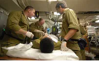 לטפל בחולה ב-100% חמצן או גז