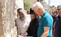 Clinton at Kotel: 'Eye Opening Experience'