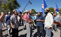 יצהר מלווים בריקודים את 'המרגלים' לכלא