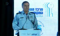 "כרזות נגד שוטרים - חציית קו אדום"