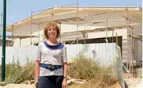 היא עוד תשוב. מגוש קטיף לבניין הבית 