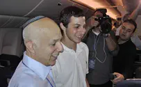 מיוחד ממטוס העולים: גלעד משוחח ומברך