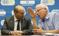 המזכירה המיתולוגית מצטרפת לעליהום 