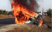 Сгоревший в теракте автомобиль - к офису Нетаньяху