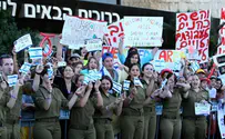 As Rockets Fall, 900 New Immigrants Arrive in Israel