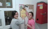 Beit Shemesh Girls Seek Unity on Hannukah
