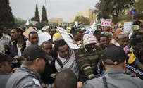 Israel news photo: Flash 90 Clashes as Immigrants Protest, ‘We’re Stuck in Centers’