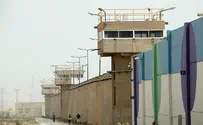 אישום: שפך מים רותחים על חברו לתא