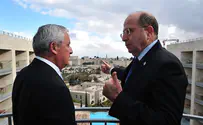 "פצצות ונשק בדואר דיפלומטי"