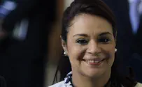 Flour Thrown in Face of 1st Female Guatemalan VP