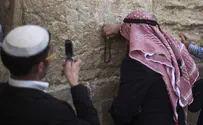 בריסל: תחפושת 'מדי אסירים יהודים בשואה' 