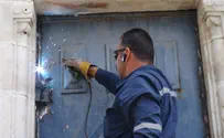 Councilman Rescues Jerusalem Building After Arabs Break in