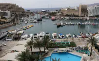 בהכשר הרבנות: מוסיקה בשבת, אשוח במלון