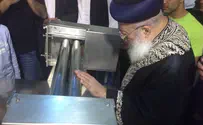 תיעוד: הרב עמאר באפיית מצות מצווה בערב פסח