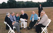 אורי אליצור והחצר האחורית של אחוזת וואי