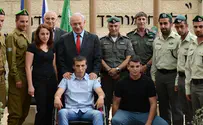 קובי גדעון לע''מ נתניהו ללוחם שנפצע בתפוח: ''מחבקים אותך''