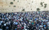 Watch: Thousands at Kotel Pray for Missing Youths