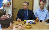 Watch: Cabinet Minister and Yeshiva Students Sing and Pray