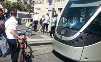 י-ם: רוכב אופניים פגע ברכבת הקלה 