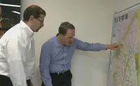 Dan Shapiro Visits Ashdod, Meets Resident Injured by Rocket