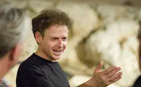 פלאש 90 ליאור שליין צוחק על בנט