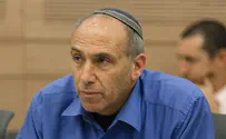 ''גלאון רואה הכול דרך המשקף הפלשתיני''