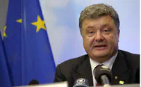 Видео: как Меркель гонялась за Порошенко и поймала его