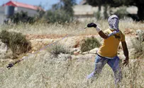 Arab Students Hurl Rocks at Schoolgirls on Field Trip
